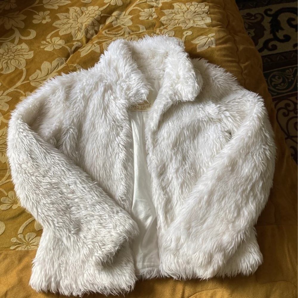 White faux fur coat/jacket